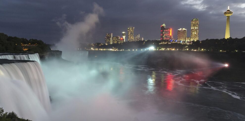 Niagara Falls & Toronto City Escape