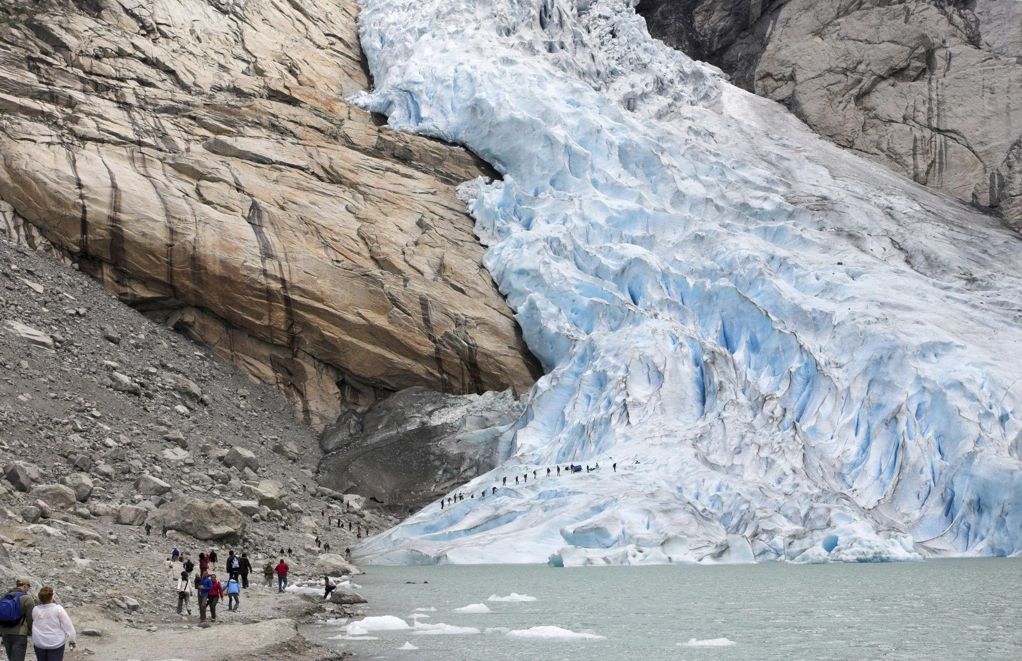 Norway Fjords, Glacier & Adventure Escape